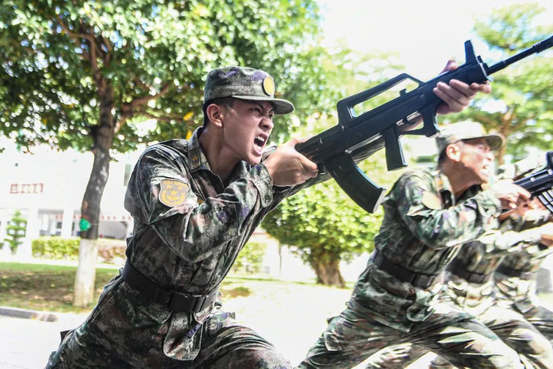 武警帅哥军装图片