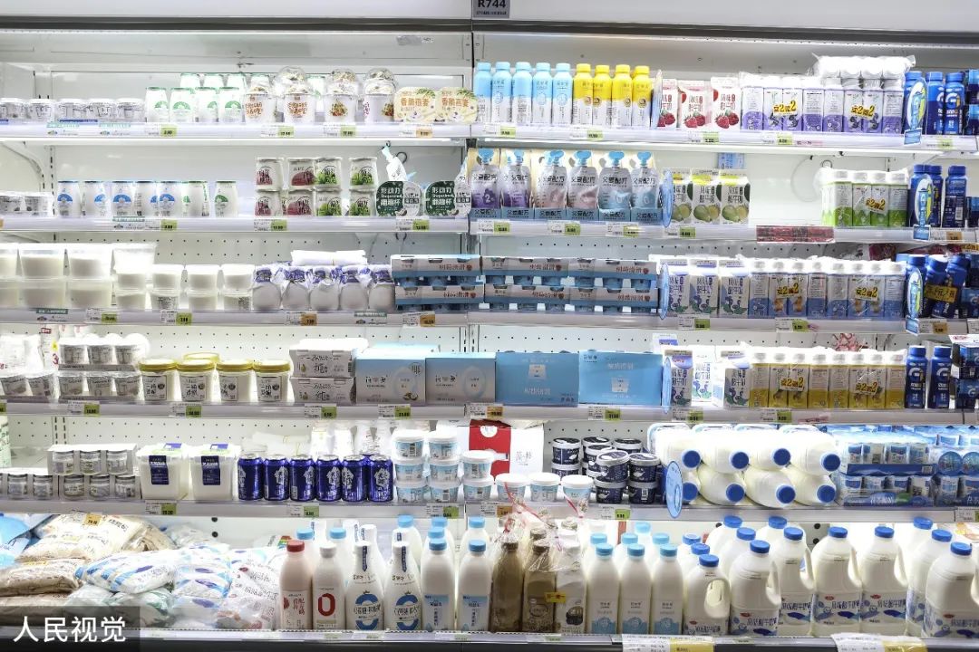 有奶农“倒奶杀牛”?当务之急是多些帮助、多些信心!_央广网