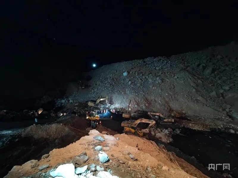 直击内蒙古露天煤矿坍塌事故救援现场_央广网