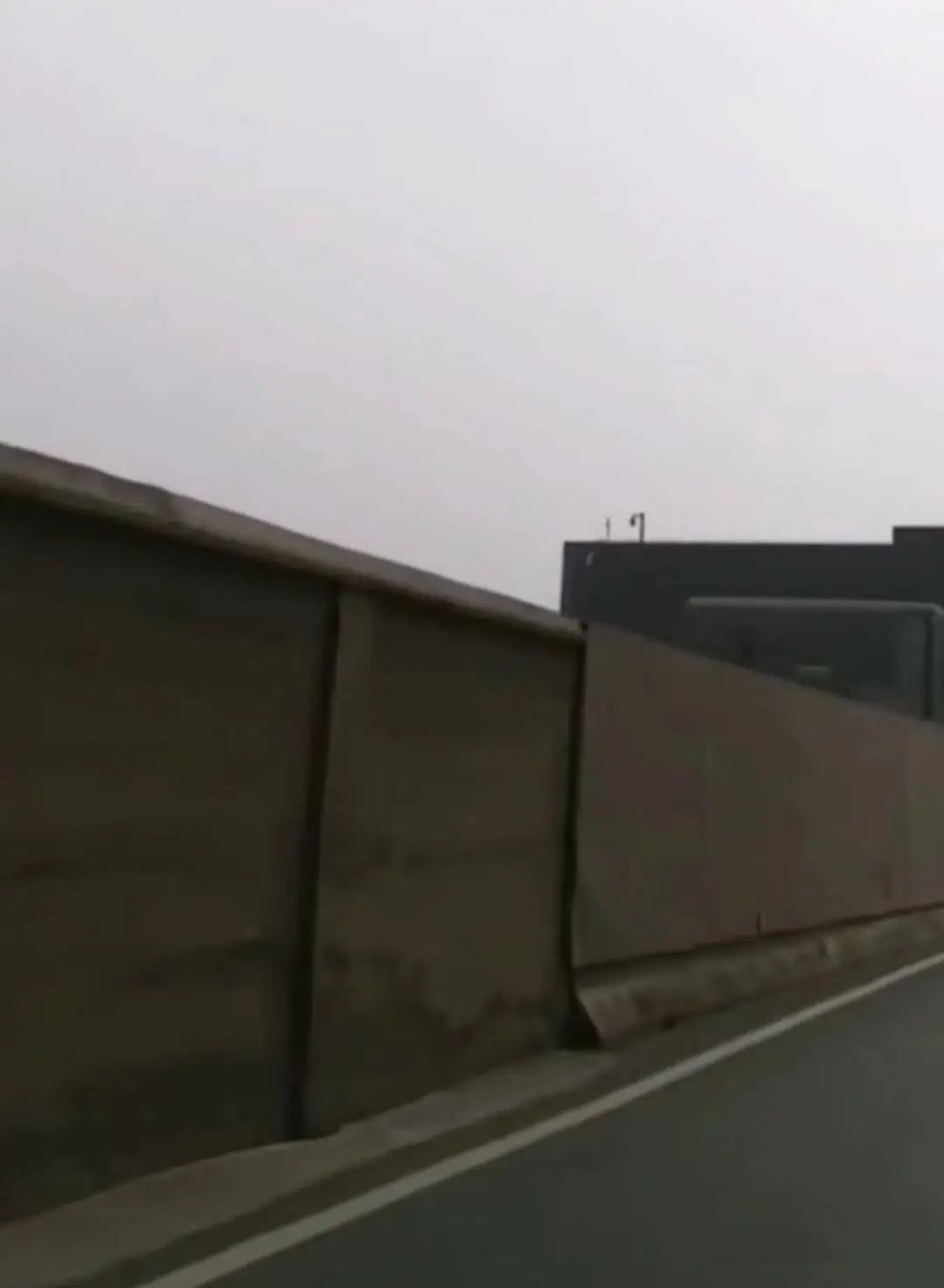 商场回应女厕设男童便池_陕西黄河壶口瀑布沿线围墙被拆除_从洪洞到黄河瀑布壶口
