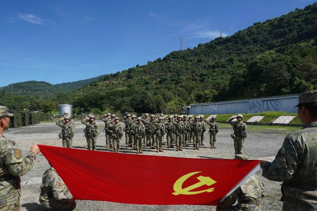 在中国共产党成立102周年之际,部队官兵这样为党庆生!_央广网
