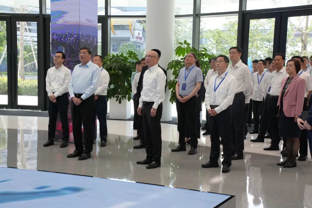 长三角生态绿色一体化发展示范区开发者大会暨全链接大会嘉宾莅临长三角绿洲智谷·赵巷园区参观考察