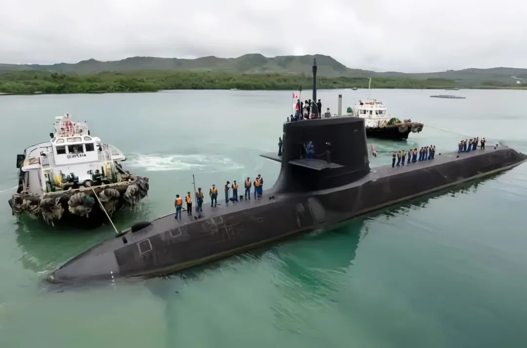 日本一艘全球现役最大常规潜艇下水  周伟政：给亚太周边安全带来新的威胁和挑战