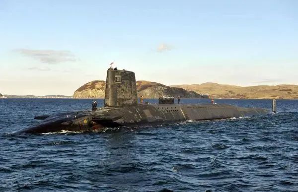 英国核潜艇遇险  军事观察员：暴露其经费紧张、官兵训练存在短板