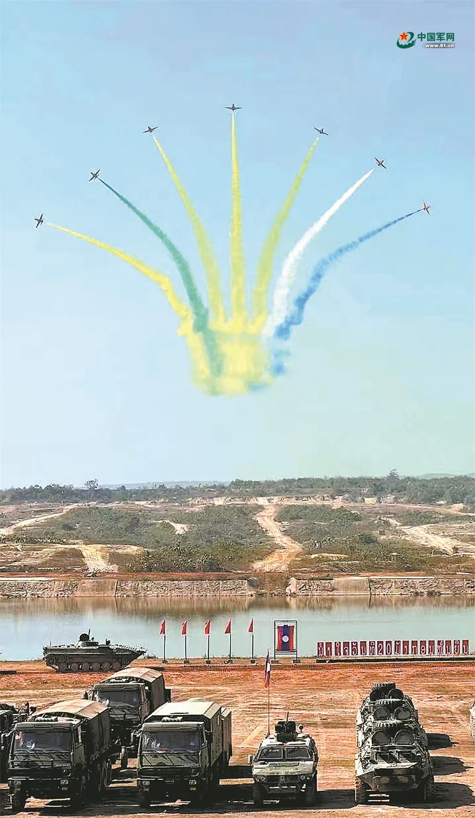 中国空军“红鹰”飞行表演队参加老挝人民军建军75周年庆祝活动