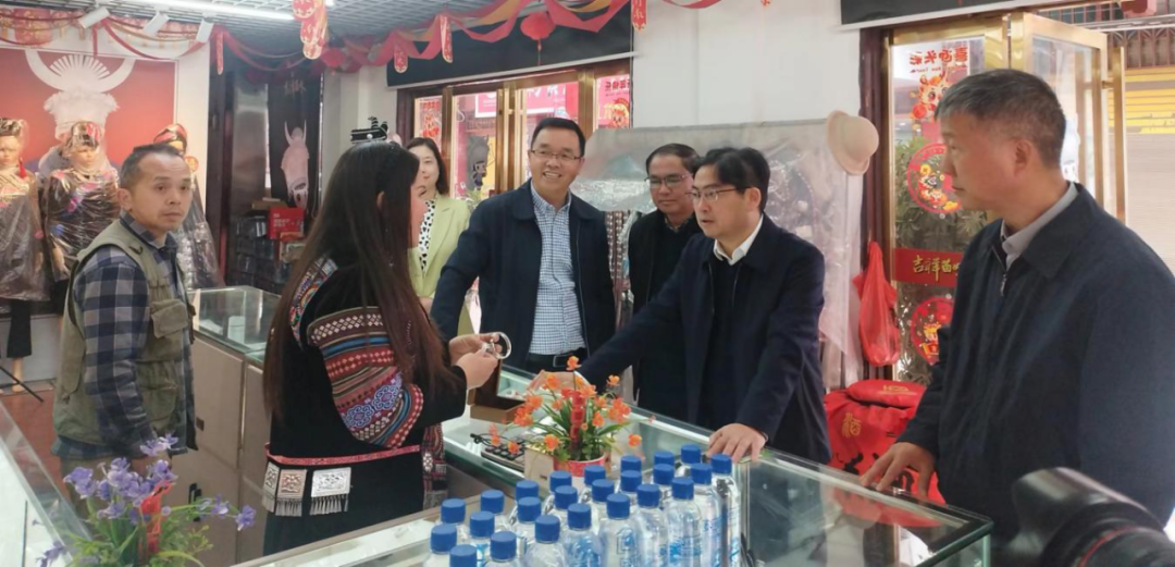 贵州省文联党组书记副主席徐锡广前往黔东南州调研文艺工作