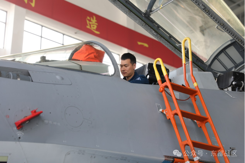 机务官兵,攻关!攻关!