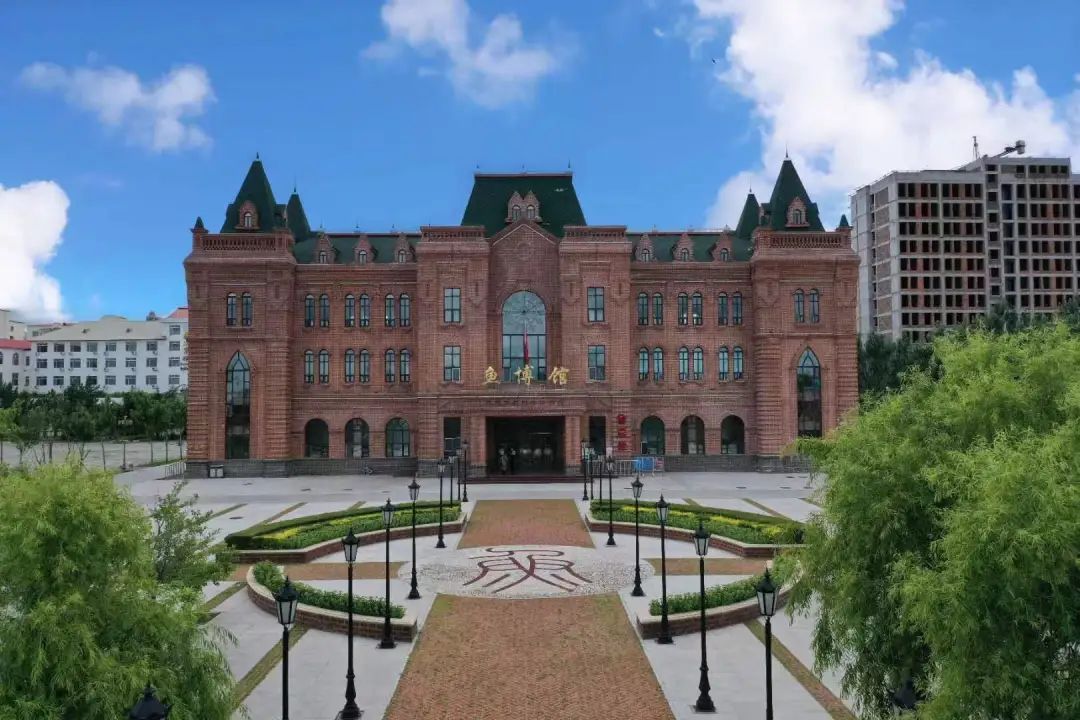 抚远·鱼博馆第五站公园占地面积130公顷,拥有黑熊120余只,狍子,鹿