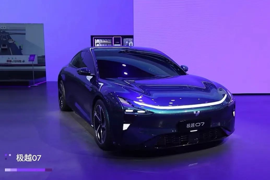 必一运动“汽车机器人”带你体验未来AI智能出行生活嘉定车企亮相北京国际车展(图3)